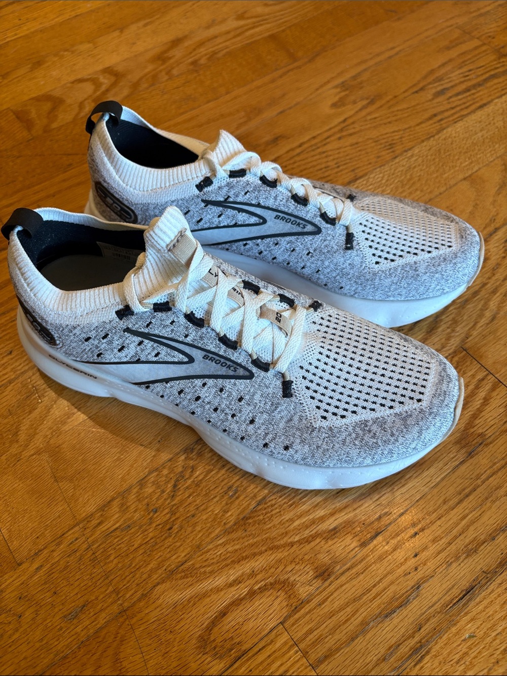 Brooks Womens Glycerin 20 Running Shoes - White/Gray/Tan size 10.5 EUC